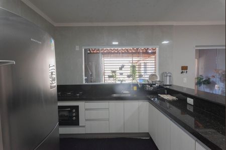 Casa à venda com 204m², 4 quartos e 3 vagasCozinha