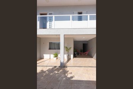 Casa à venda com 204m², 4 quartos e 3 vagasFachada