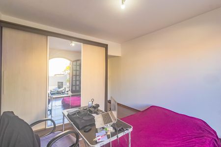 Casa à venda com 300m², 4 quartos e 2 vagas Casa à venda com 300m², 4 quartos e 2 vagasSuíte 2