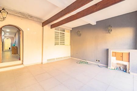 Casa à venda com 300m², 4 quartos e 2 vagas Casa à venda com 300m², 4 quartos e 2 vagasÁrea externa