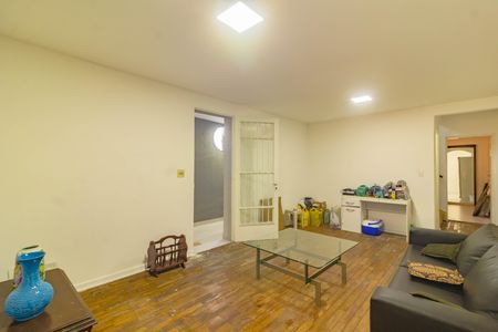 Casa à venda com 300m², 4 quartos e 2 vagas Casa à venda com 300m², 4 quartos e 2 vagasSala