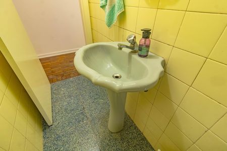 Casa à venda com 300m², 4 quartos e 2 vagas Casa à venda com 300m², 4 quartos e 2 vagasLavabo
