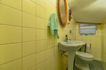 Casa à venda com 300m², 4 quartos e 2 vagas Casa à venda com 300m², 4 quartos e 2 vagasLavabo