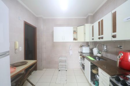 Cozinha de apartamento para alugar com 3 quartos, 236m² em Tortuga, Guarujá