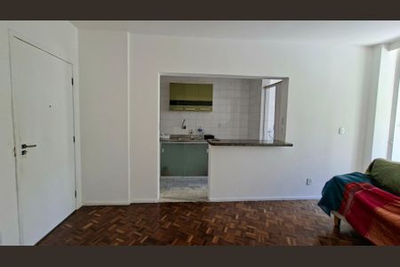 Sala  de apartamento para alugar com 1 quarto, 51m² em Brotas, Salvador