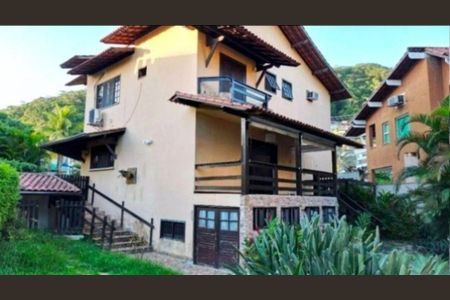 Casa à venda com 4 quartos, 600m² em Santo Antônio, Niterói