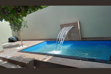 Casa à venda com 226m², 4 quartos e 6 vagas Casa à venda com 226m², 4 quartos e 6 vagasFoto 24