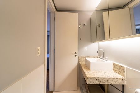 Banheiro social de kitnet/studio à venda com 1 quarto, 47m² em Cidade Baixa, Porto Alegre