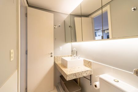 Banheiro social de kitnet/studio à venda com 1 quarto, 47m² em Cidade Baixa, Porto Alegre