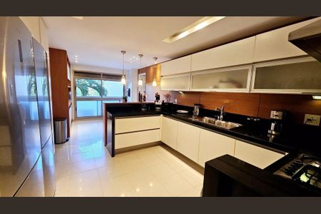 Apartamento à venda com 4 quartos, 260m² em Barra da Tijuca, Rio de Janeiro