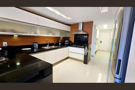 Apartamento à venda com 260m², 4 quartos e 3 vagas