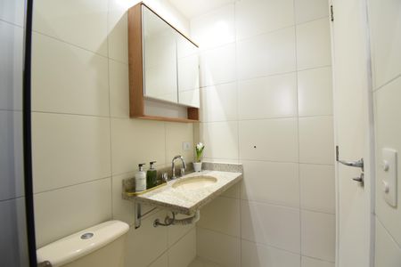 Casa de condomínio para alugar com 114m², 3 quartos e 2 vagasBanheiro da Suíte