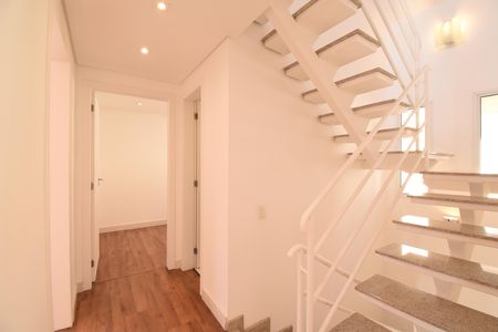 Casa de condomínio para alugar com 114m², 3 quartos e 2 vagasCorredor/Escadas