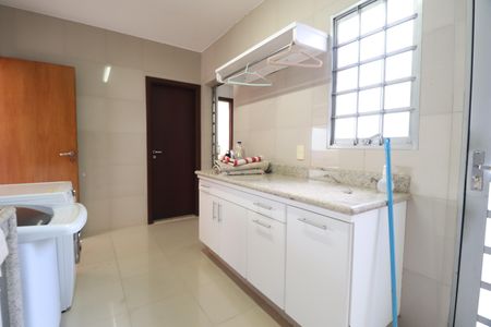 Área de Serviço de casa para alugar com 6 quartos, 461m² em Santa Mônica, Uberlândia