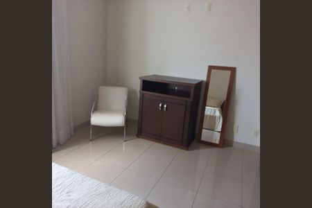 Casa para alugar com 5 quartos, 461m² em Santa Mônica, Uberlândia