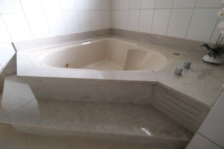 Casa para alugar com 461m², 6 quartos e 5 vagasBanheiro da Suíte 2