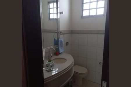 Casa para alugar com 5 quartos, 461m² em Santa Mônica, Uberlândia
