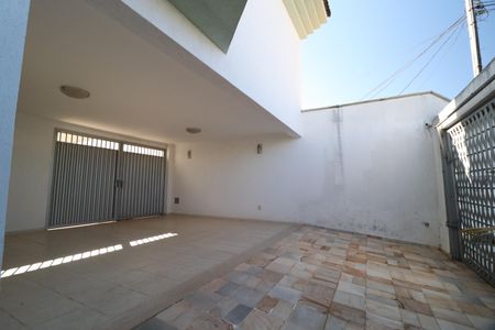 Varanda da Sala de casa para alugar com 6 quartos, 461m² em Santa Mônica, Uberlândia