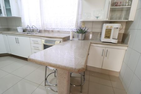 Casa para alugar com 461m², 6 quartos e 5 vagasCozinha