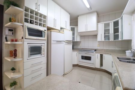 Casa para alugar com 461m², 6 quartos e 5 vagasCozinha