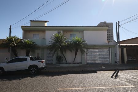 Casa para alugar com 461m², 6 quartos e 5 vagasFachada
