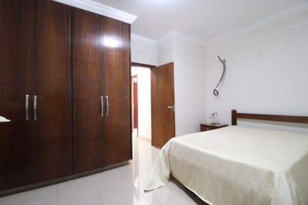 Quarto 4 - Suíte de casa para alugar com 6 quartos, 461m² em Santa Mônica, Uberlândia