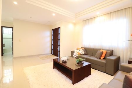 Casa para alugar com 461m², 6 quartos e 5 vagasSala