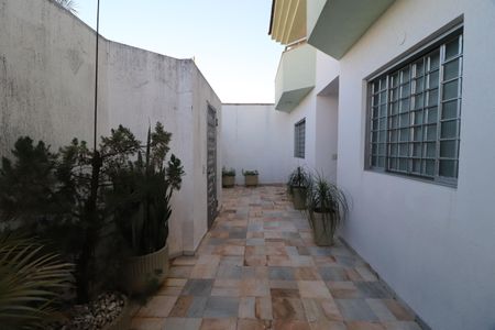 Casa para alugar com 461m², 6 quartos e 5 vagasFachada