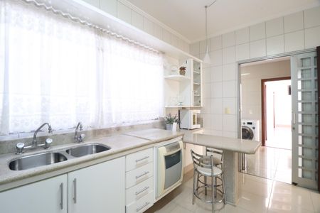 Cozinha de casa para alugar com 6 quartos, 461m² em Santa Mônica, Uberlândia