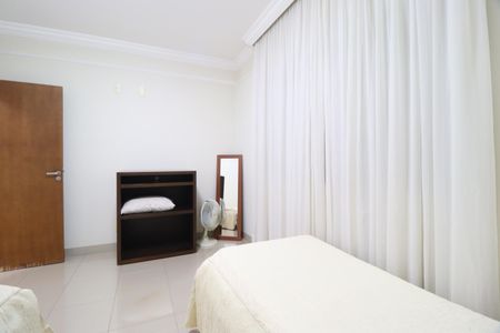 Casa para alugar com 461m², 6 quartos e 5 vagasQuarto 