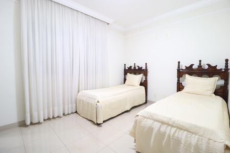 Casa para alugar com 461m², 6 quartos e 5 vagasQuarto 