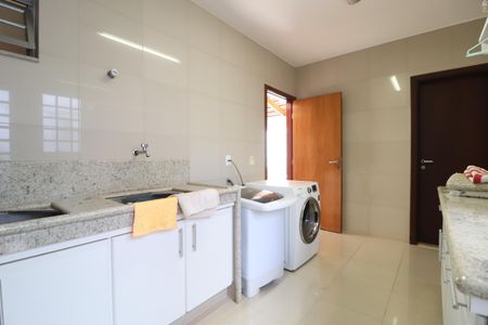 Casa para alugar com 461m², 6 quartos e 5 vagasÁrea de Serviço