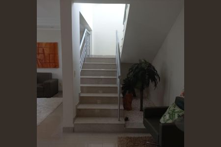 Sala de casa para alugar com 5 quartos, 461m² em Santa Mônica, Uberlândia