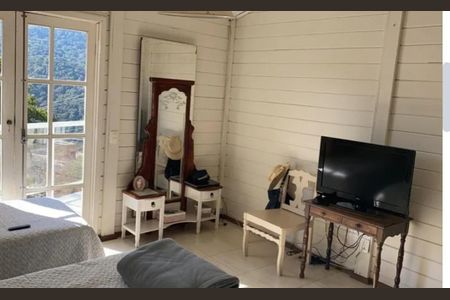 Casa de condomínio à venda com 300m², 4 quartos e 4 vagas