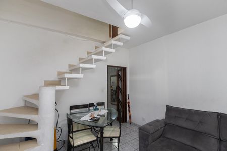 Casa para alugar com 180m², 3 quartos e 2 vagas Casa para alugar com 180m², 3 quartos e 2 vagasSala