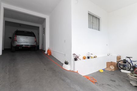 Garagem de casa para alugar com 3 quartos, 180m² em Jardim Filhos da Terra, São Paulo