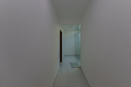 Corredor de casa para alugar com 3 quartos, 180m² em Jardim Filhos da Terra, São Paulo