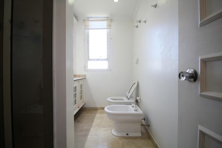 Apartamento para alugar com 200m², 5 quartos e 2 vagasBanheiro da Suíte 1