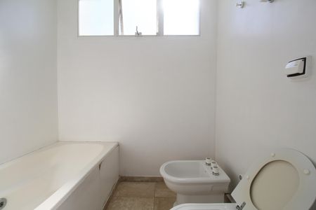 Apartamento para alugar com 200m², 5 quartos e 2 vagasBanheiro 1