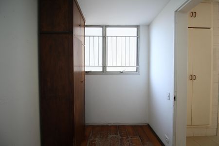 Quarto de Serviço de apartamento para alugar com 5 quartos, 200m² em Jardim Vazani, São Paulo