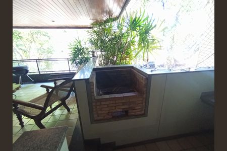 Apartamento à venda com 185m², 3 quartos e 2 vagas Apartamento à venda com 185m², 3 quartos e 2 vagasChurrasqueira