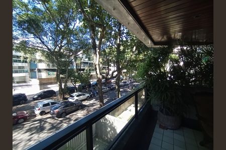 Apartamento à venda com 185m², 3 quartos e 2 vagas Apartamento à venda com 185m², 3 quartos e 2 vagasVista da varanda