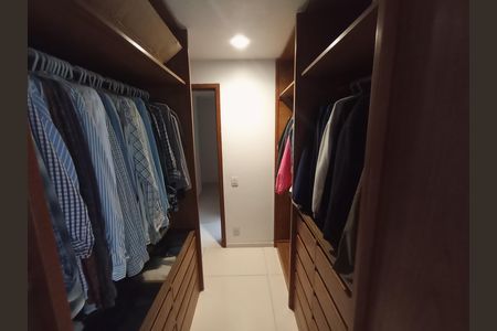 Apartamento à venda com 185m², 3 quartos e 2 vagas Apartamento à venda com 185m², 3 quartos e 2 vagasCloset quarto 1