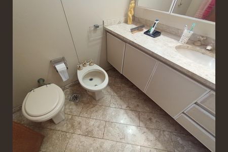 Apartamento à venda com 185m², 3 quartos e 2 vagas Apartamento à venda com 185m², 3 quartos e 2 vagasBanheiro quarto 1