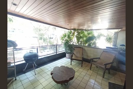 Apartamento à venda com 185m², 3 quartos e 2 vagas Apartamento à venda com 185m², 3 quartos e 2 vagasVaranda