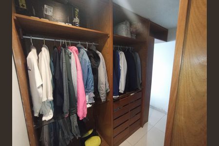 Apartamento à venda com 185m², 3 quartos e 2 vagas Apartamento à venda com 185m², 3 quartos e 2 vagasCloset quarto 1