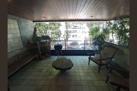 Apartamento à venda com 185m², 3 quartos e 2 vagas Apartamento à venda com 185m², 3 quartos e 2 vagasVaranda