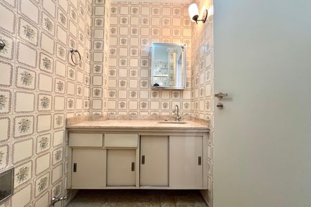 Apartamento à venda com 75m², 2 quartos e 1 vaga Apartamento à venda com 75m², 2 quartos e 1 vagaBanheiro