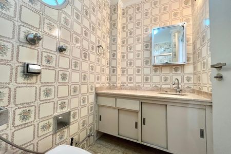 Apartamento à venda com 75m², 2 quartos e 1 vaga Apartamento à venda com 75m², 2 quartos e 1 vagaBanheiro