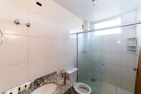 Banheiro social 1 de apartamento à venda com 2 quartos, 123m² em Cachoeirinha, Belo Horizonte